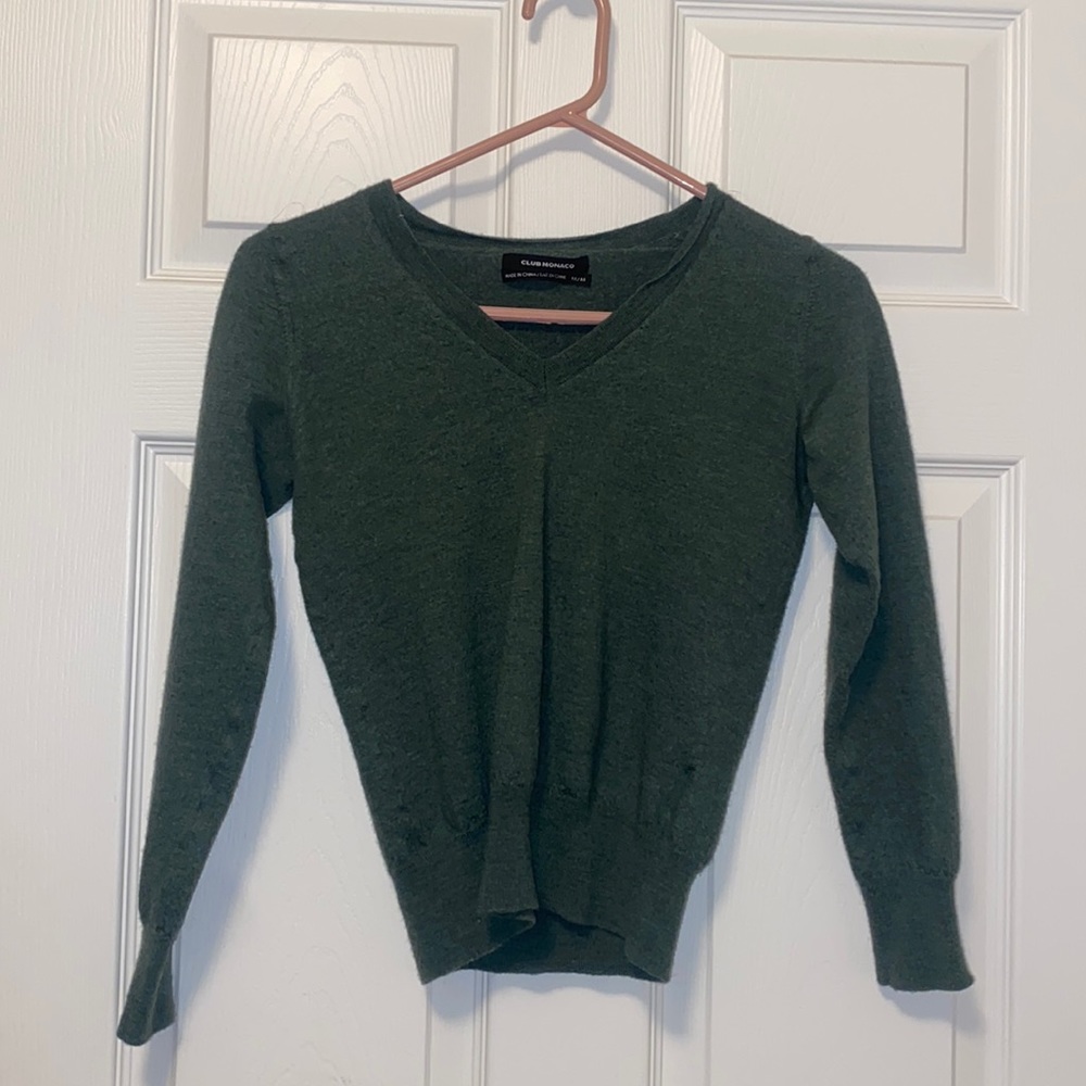CLUB MONOCO medium Green Cropped V Neck Sweater